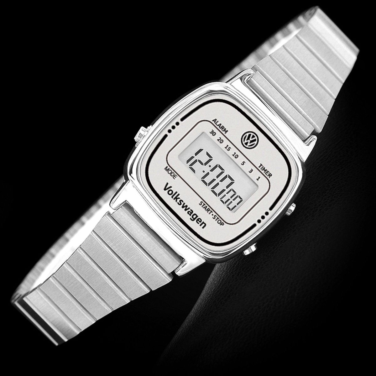 폭스바겐 와치(VOLKSVAGEN WATCH) 각인 레터링 여성 메탈 전자 손목시계 실버