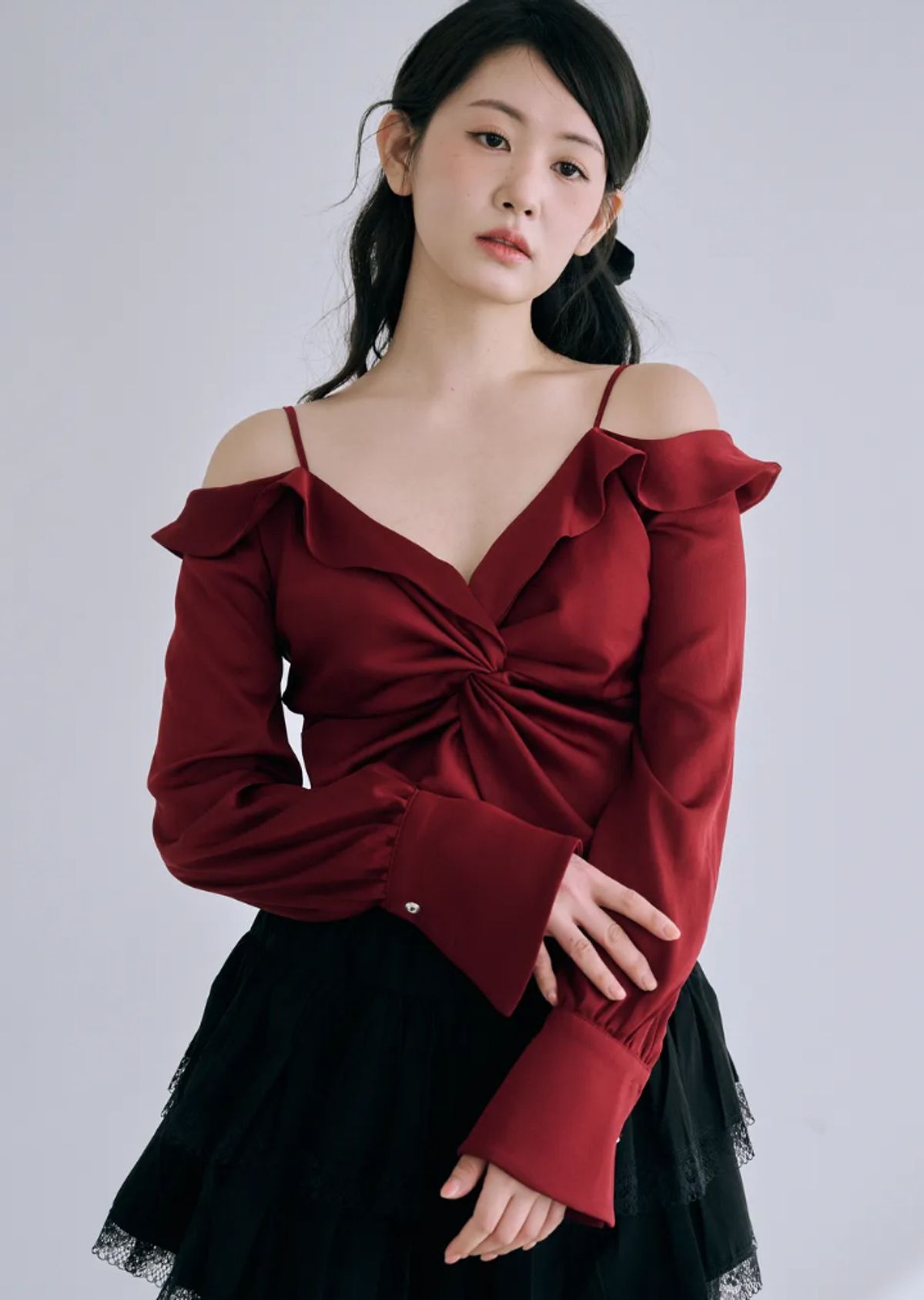 바이서우(BYSEOWOO) 소피 오프숄더 블라우스 (와인)