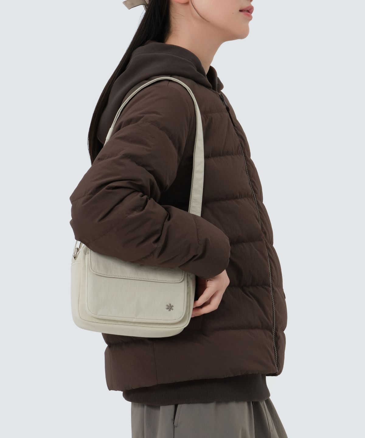 스노우피크 어패럴(SNOWPEAK APPAREL) 캠플 플랩 크로스백 (S25FWCCB16) Oatmeal