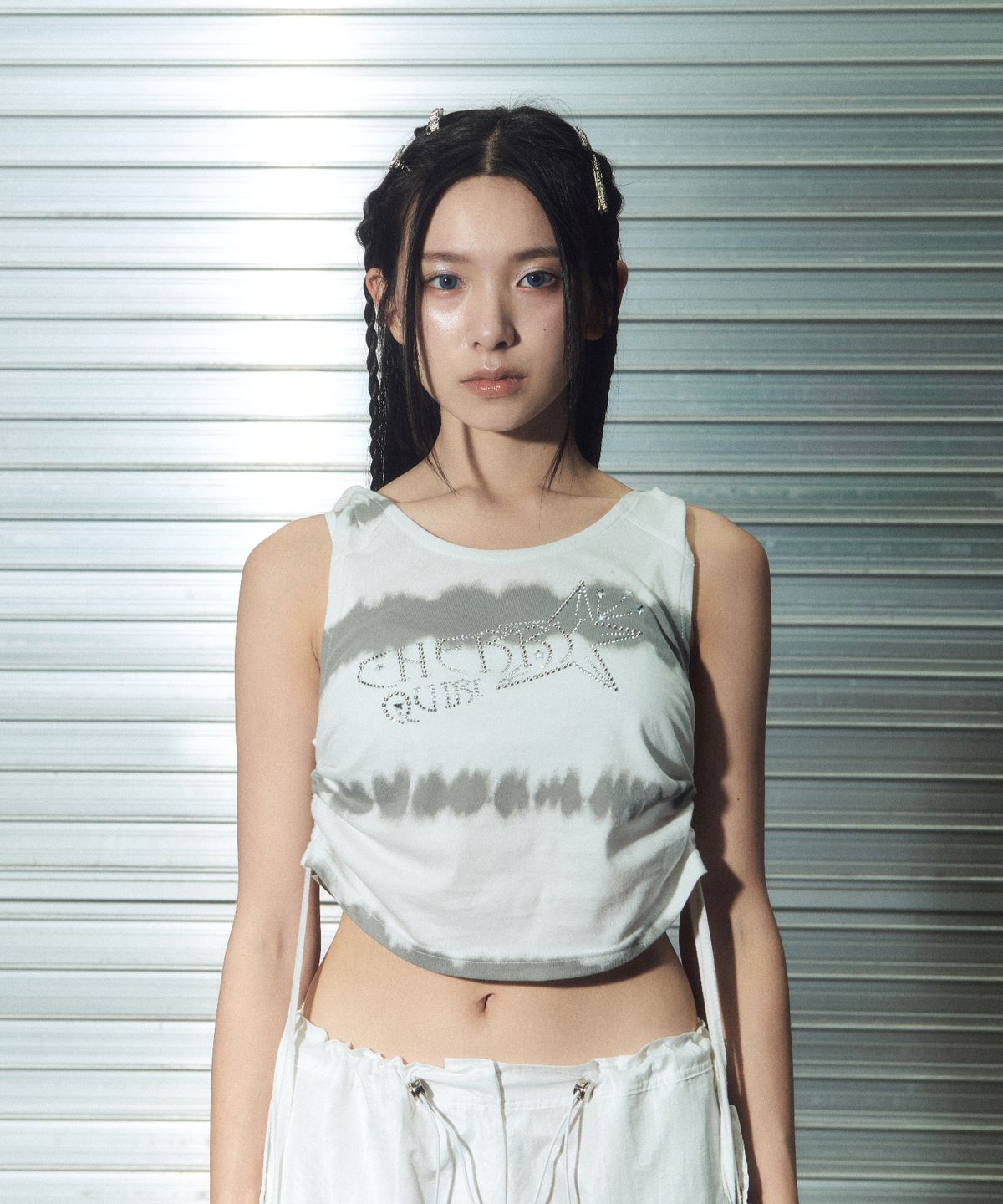 체리퀴리(CHERRYQUIRI) gem stone shirring top - white