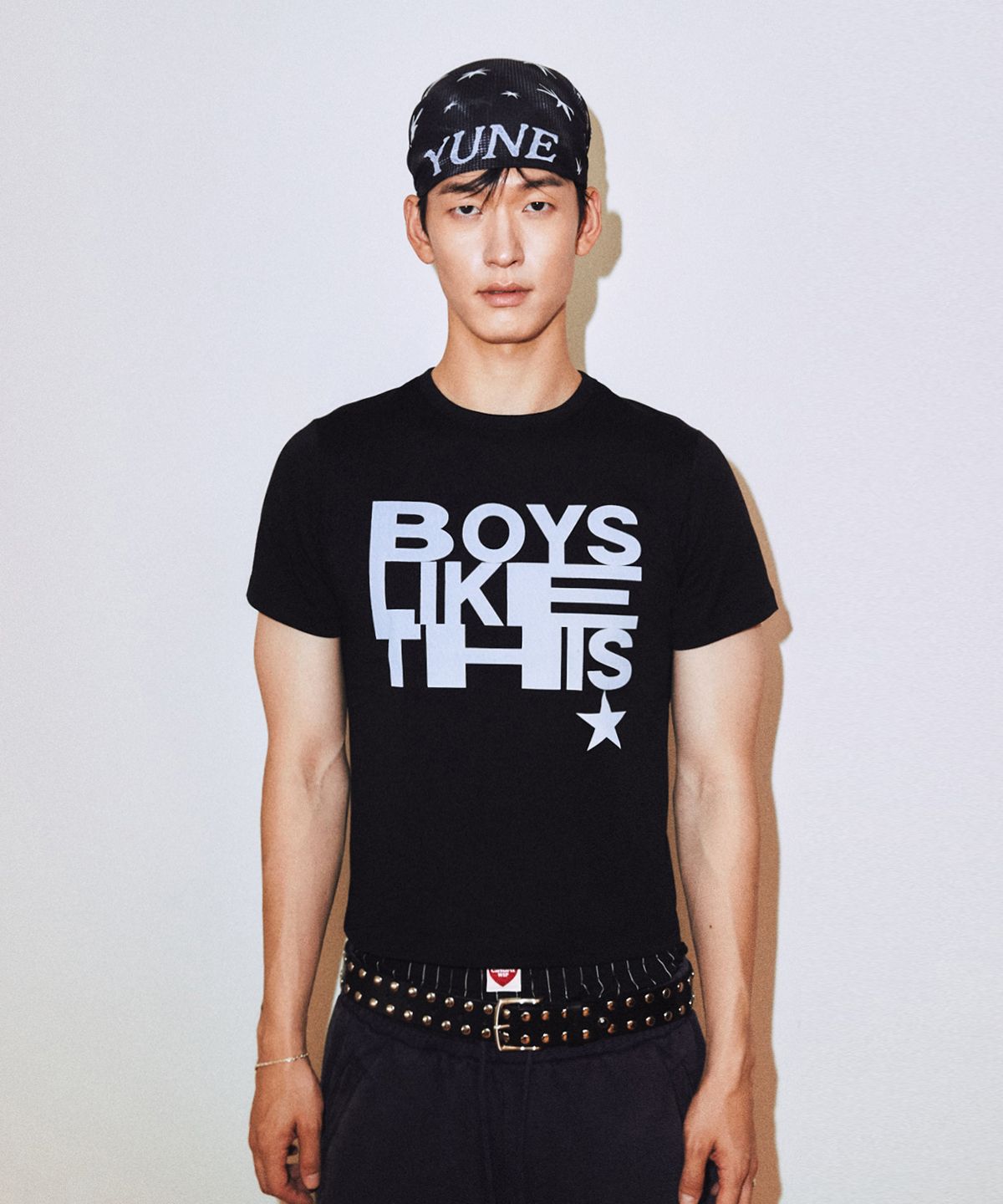 유네(YUNE) BOYS LIKE THIS Tee_[Black]