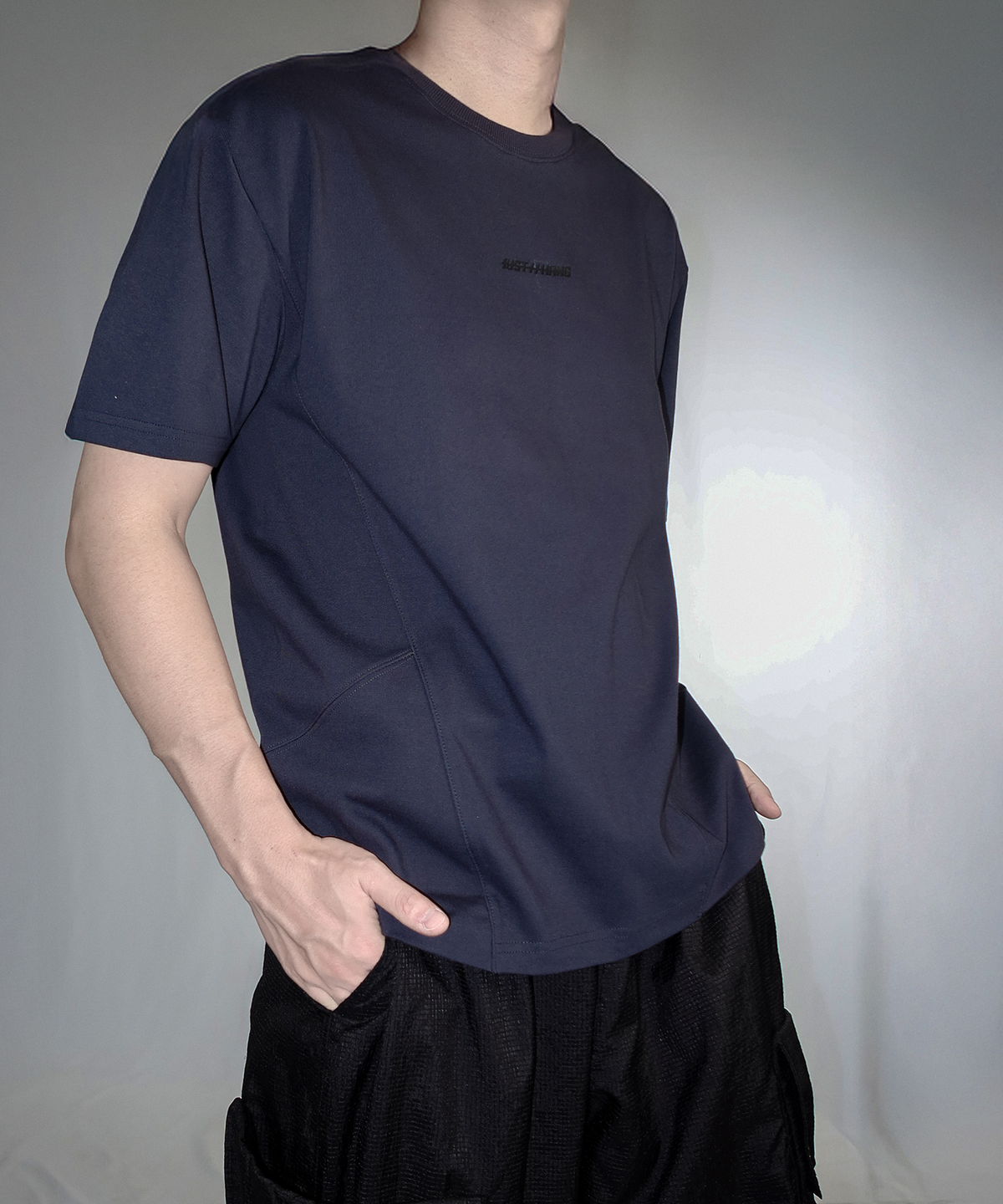 저스트행(JUSTHANG) 12수 절개  레터링 로고  네이비 라운드 반팔티