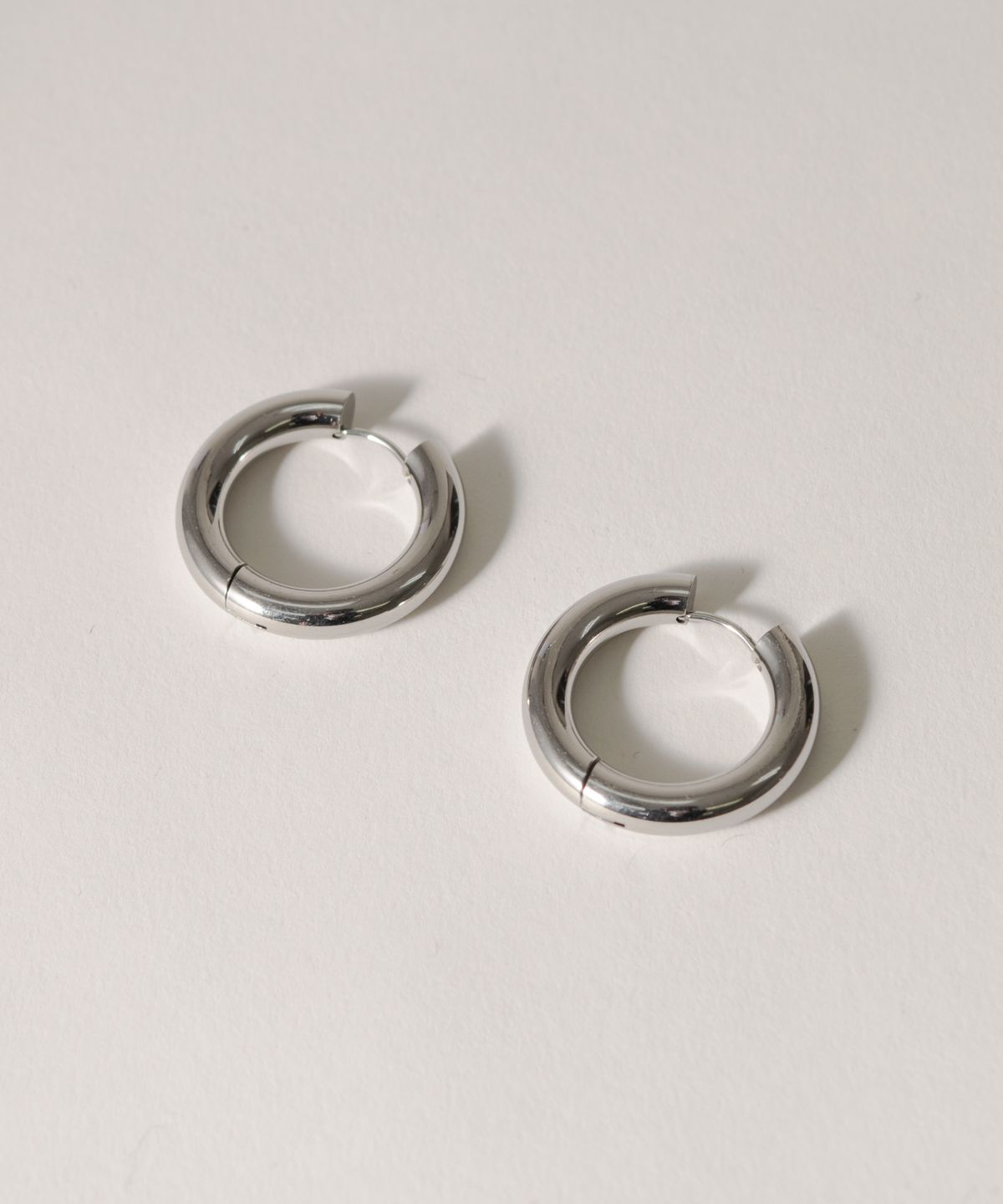 노비스도쿄(NOVICE TOKYO) 볼륨 힌지 후프 피어스 Hinged Thick Hoop Pierce［Stainless］ / Silver