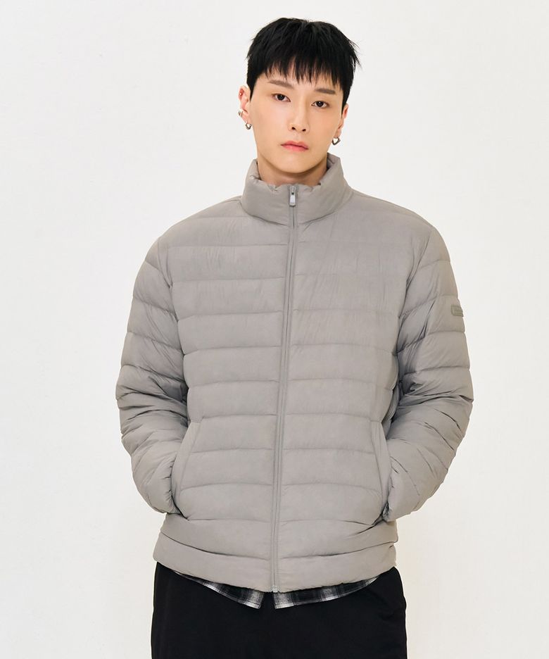 남성 라이트 다운 하이넥 점퍼-베이지