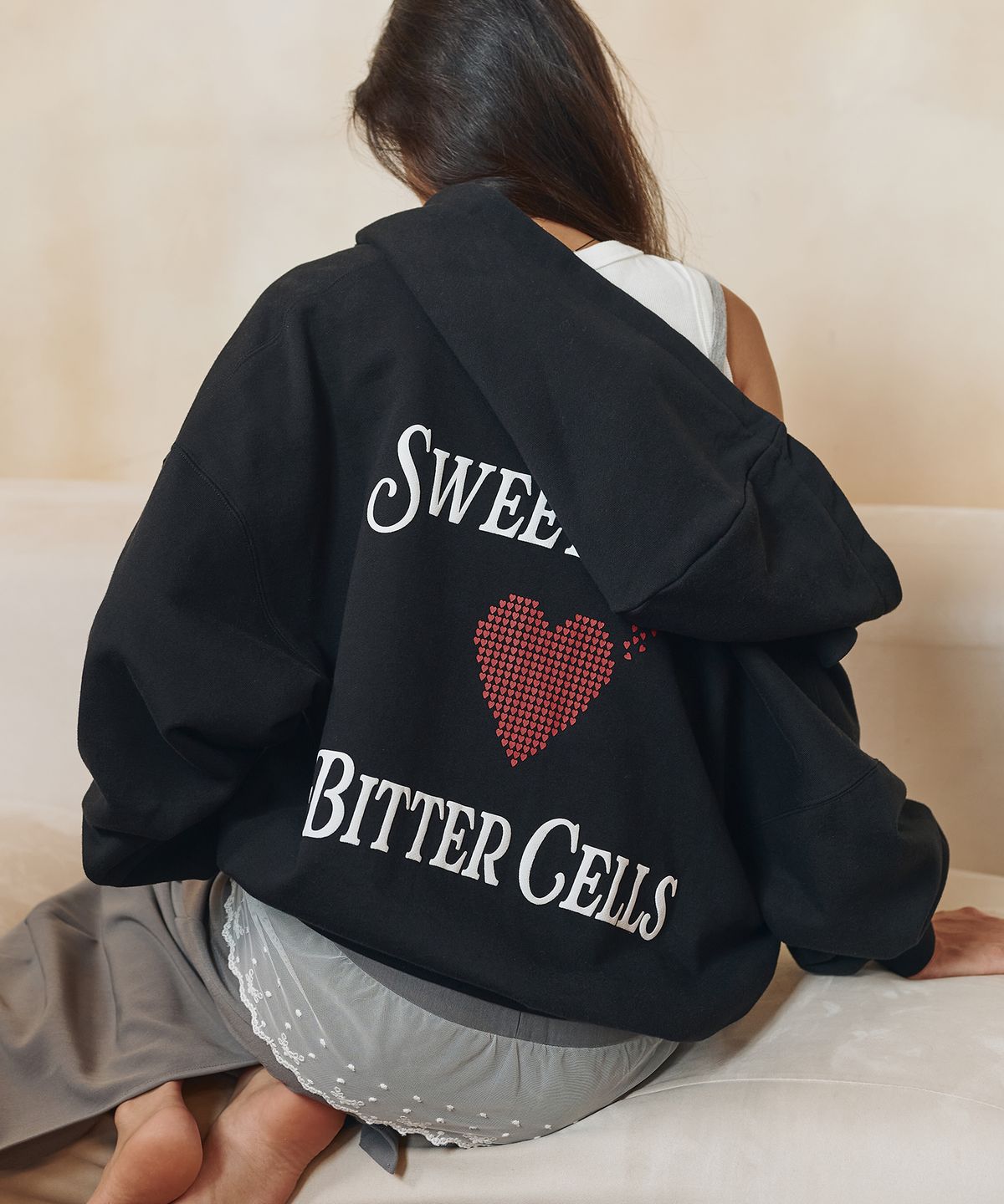 비터셀즈(BITTERCELLS) 스캐터 하트 후드집업-블랙