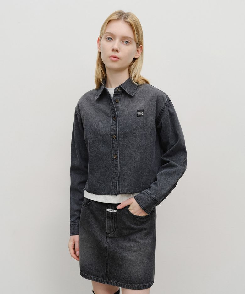 W HERITAGE LETTERING LOGO DENIM CROP SHIRT black