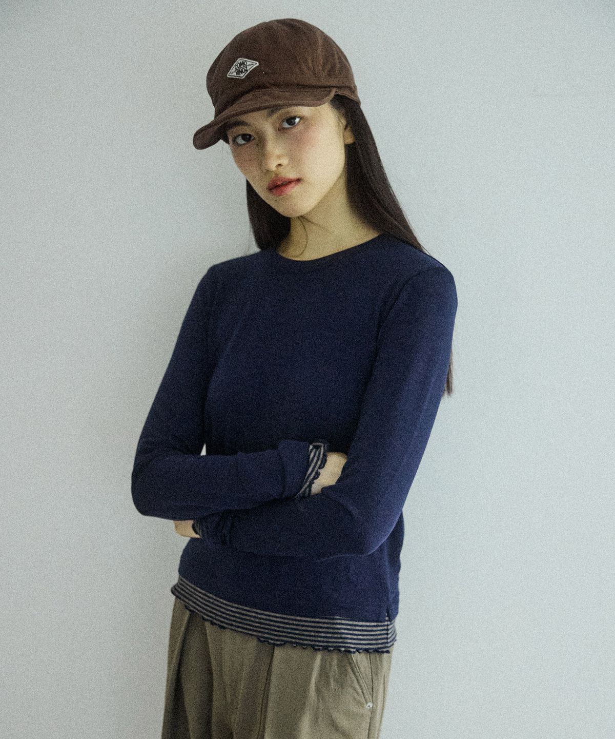 꼬모니노즈(COMONINOZ) W STRIPE LAYERED T-SHIRT [NAVY]