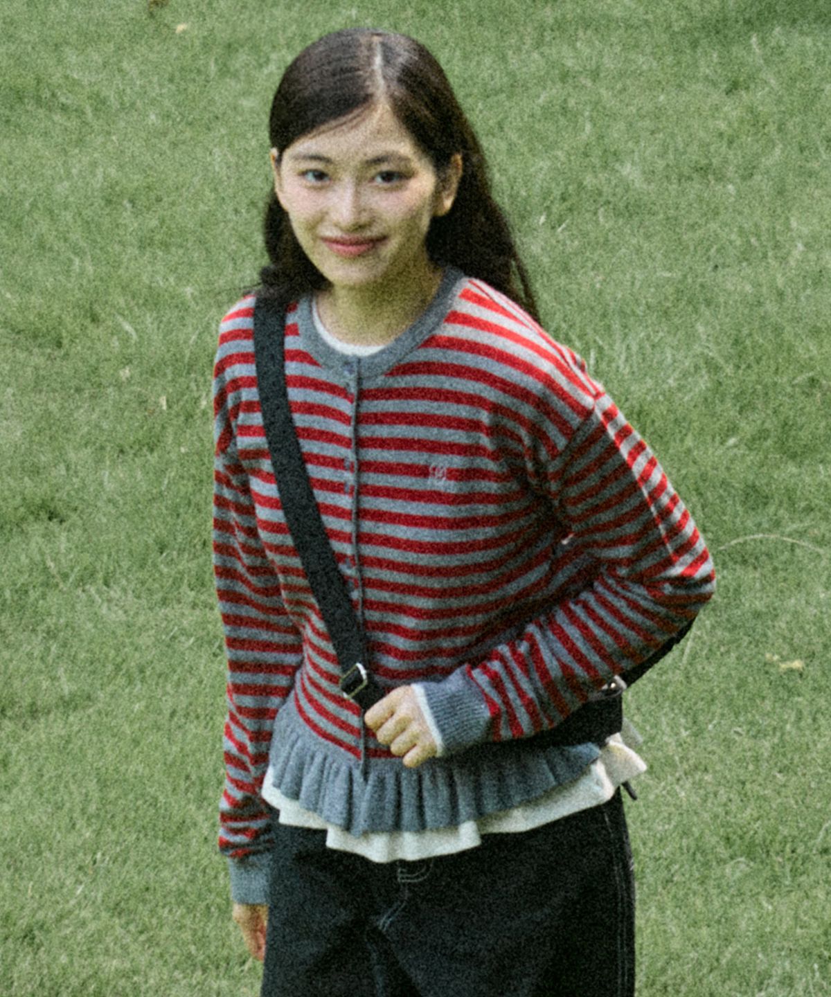 꼬모니노즈(COMONINOZ) W STRIPE FRILL CARDIGAN [RED]