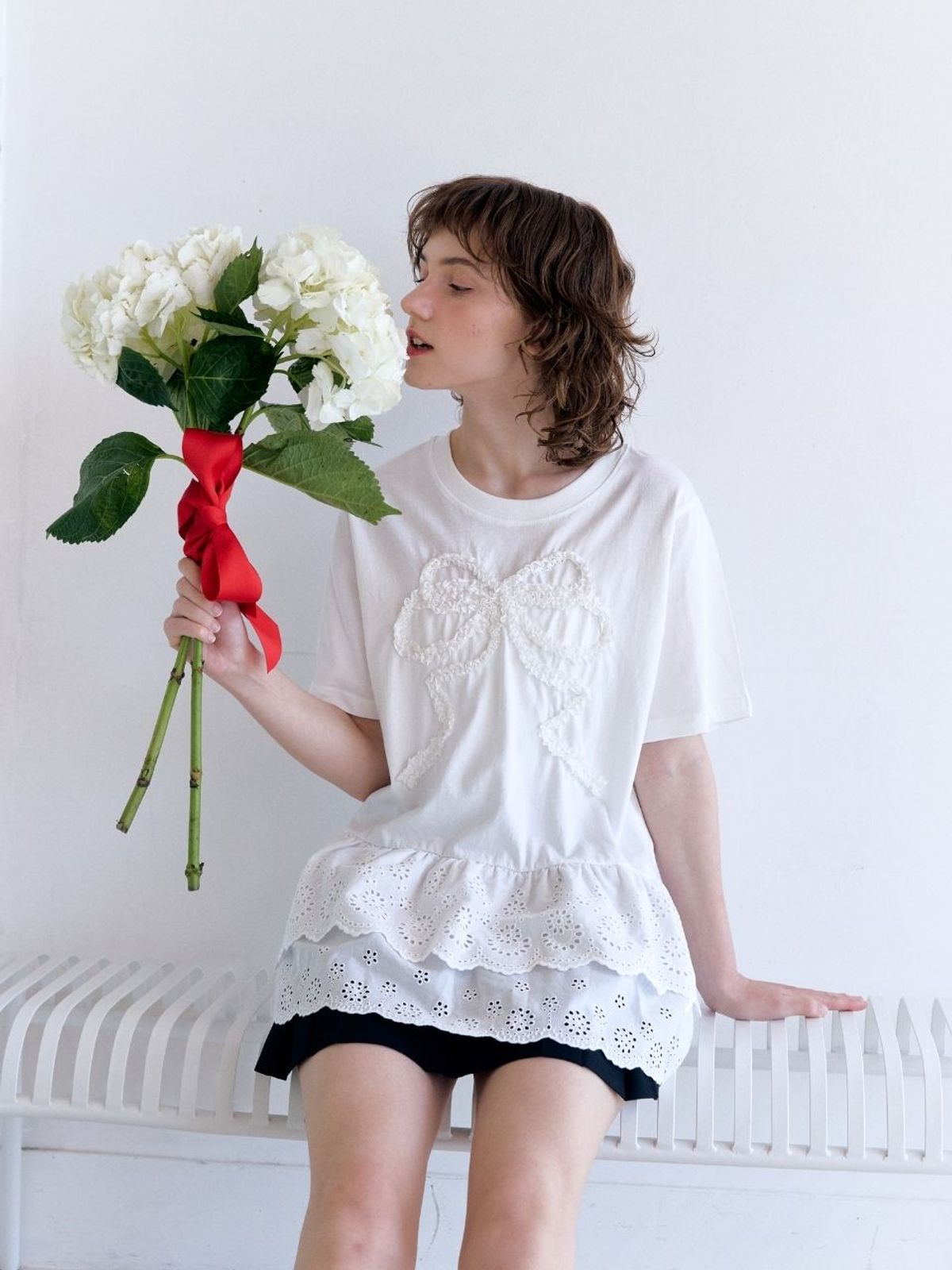 패브릭서울(FABRICSEOUL) Ribbon Lace Embroidered T-shirt