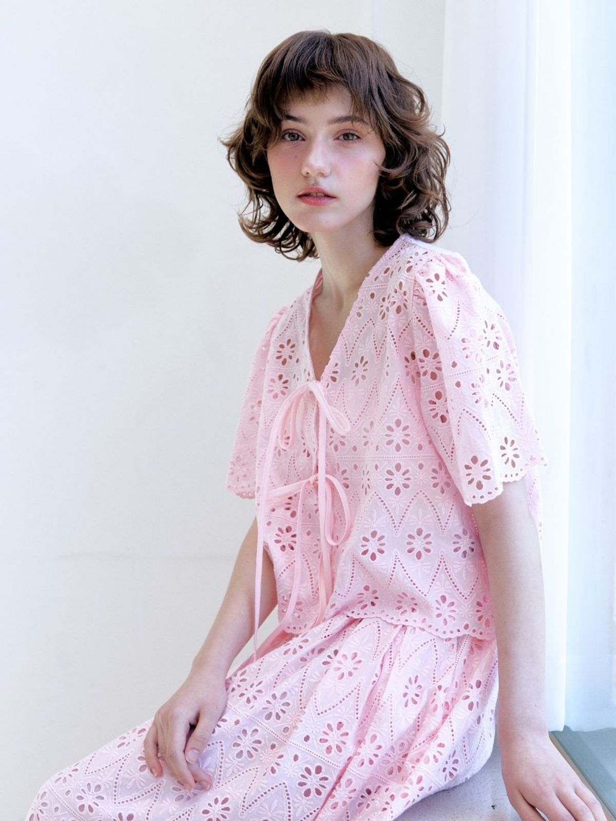 패브릭서울(FABRICSEOUL) French embroidered lace blouse