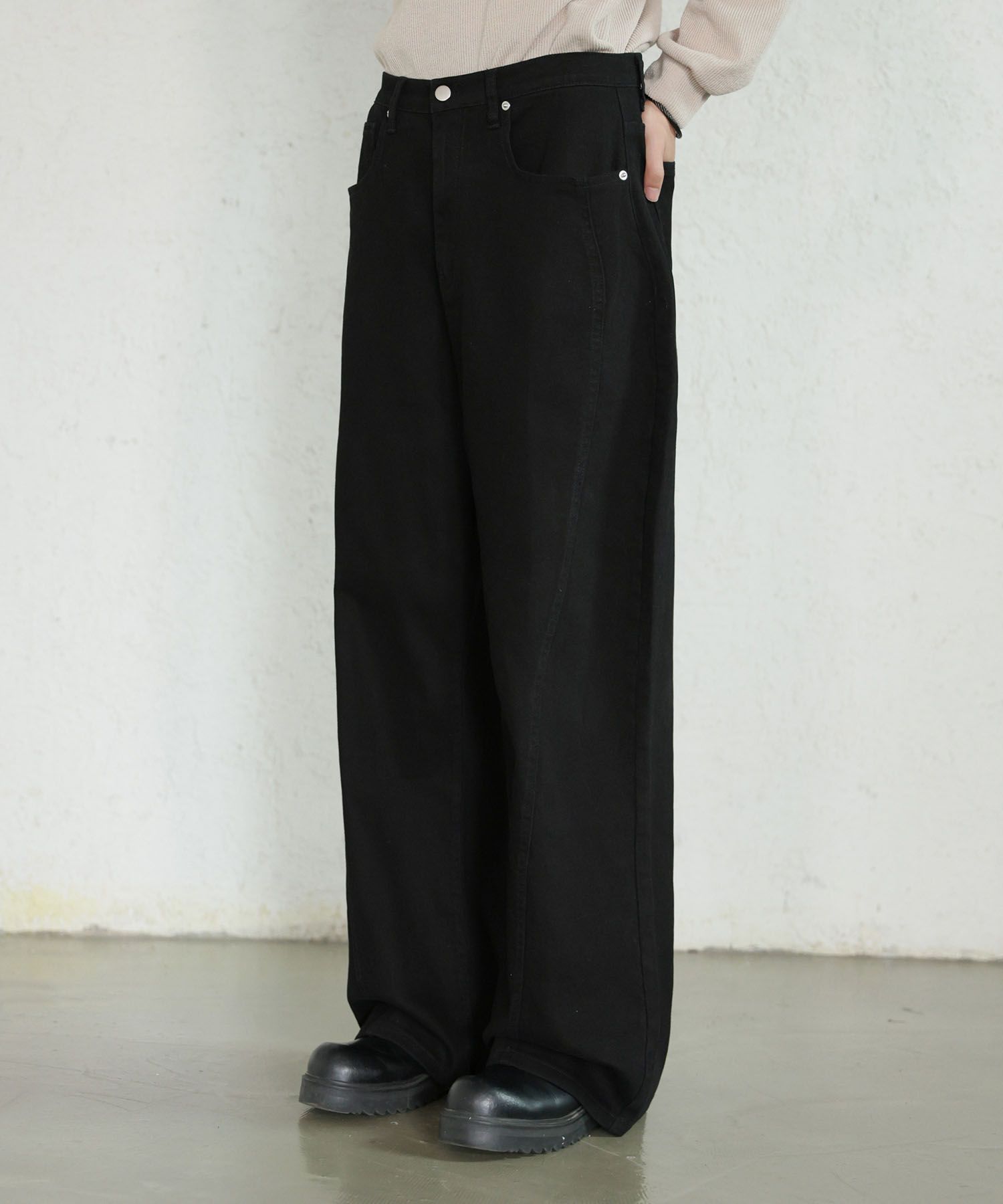 Shop Pants at MUSINSA