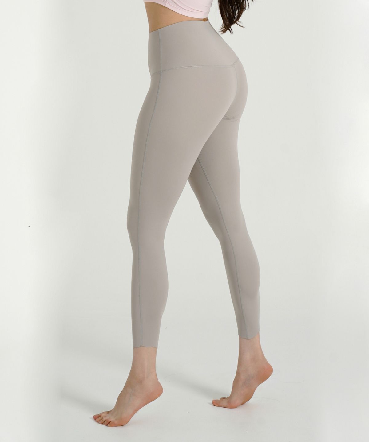 흑웨어(HEUK WEAR) PETRA 웨이브 컷팅 레깅스 (샌드베이지)