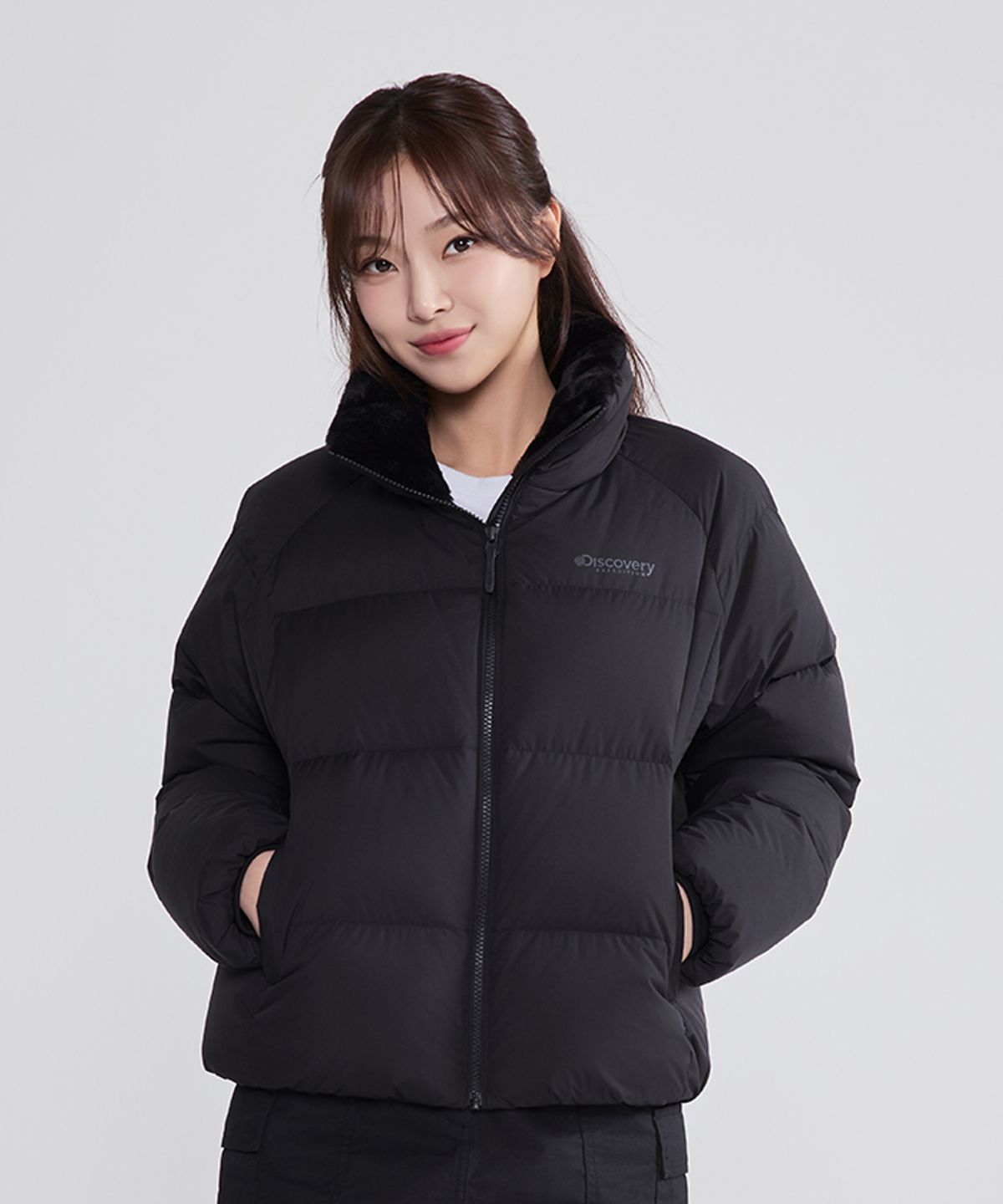 디스커버리 익스페디션(DISCOVERY EXPEDITION) 여성 올리브 글로우 다운 숏패딩 (BLACK)