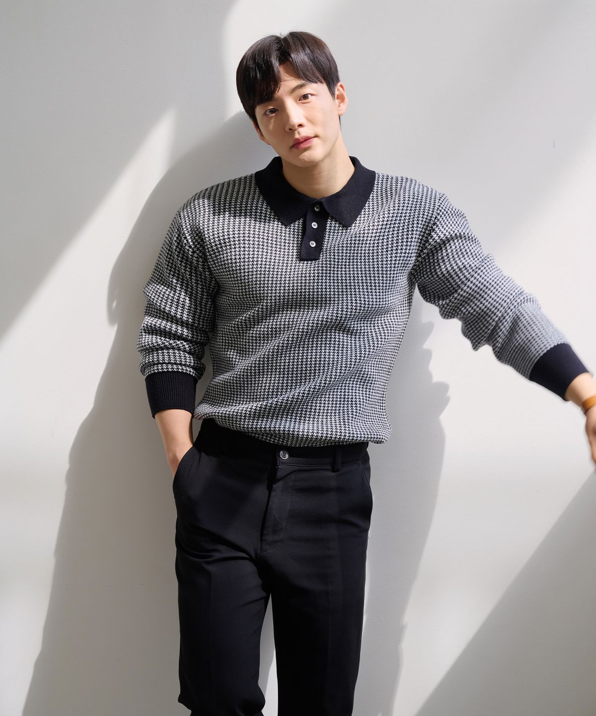 핵쿨남(HECKCOOLNAM) 어깨넓어보이는 머슬핏 울 깅엄 체크 카라 니트 긴팔