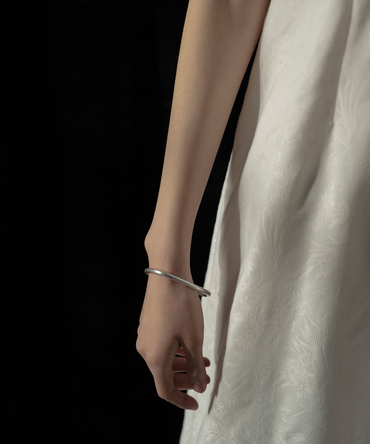 노비스도쿄(NOVICE TOKYO) 빈티지 사각 뱅글 Vintage Rectangle Bangle / Silver