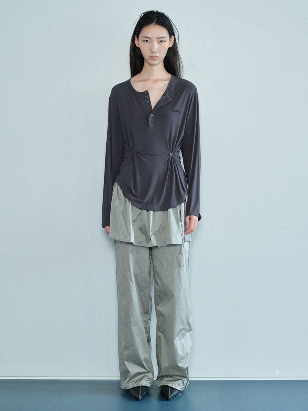 세릭(CERRIC) SHINY SKIRT PANTS / KHAKI