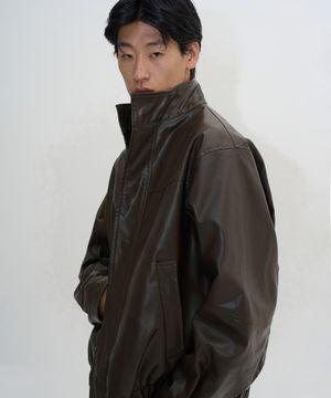 어센틱 더블버튼 하이넥 싱글 오버핏 비건 레더 자켓 [브라운]