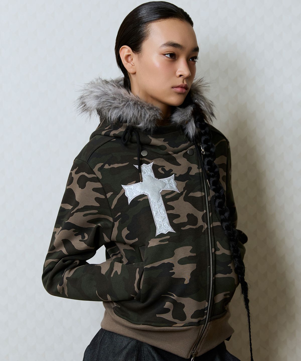 러브이즈트루(LUVISTRUE) GT FUR UNBALANCE HOOD ZIP UP(CAMO)