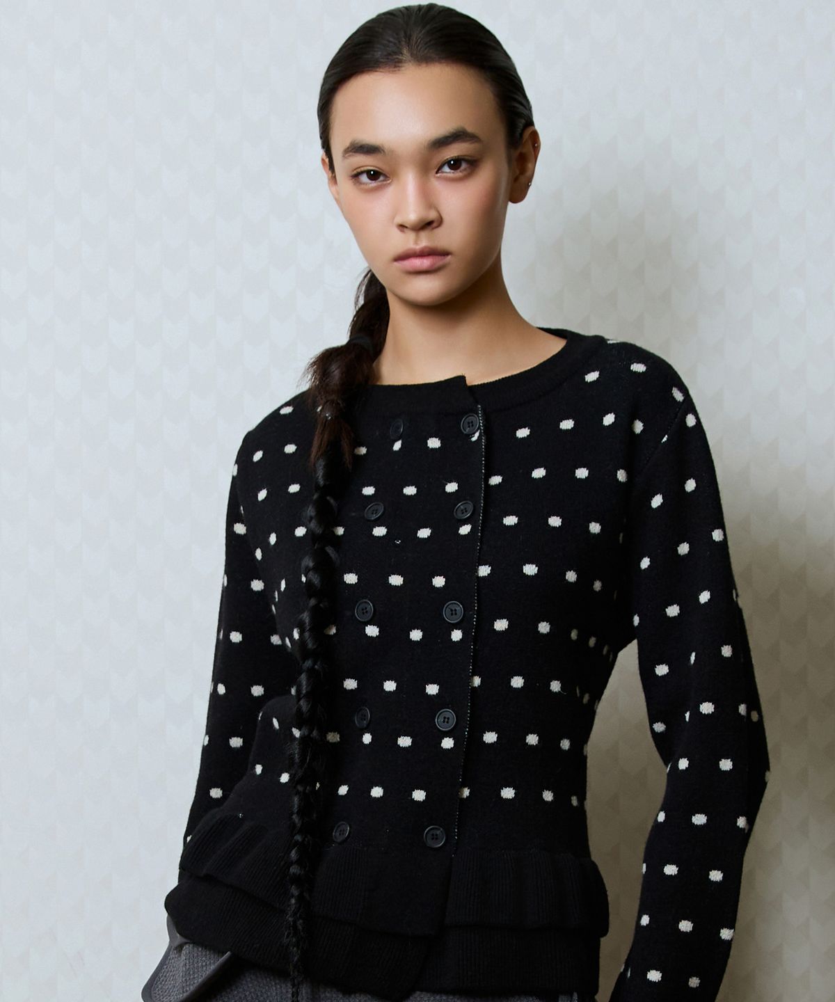 러브이즈트루(LUVISTRUE) GT DOT FRILL CARDIGAN(BLACK)