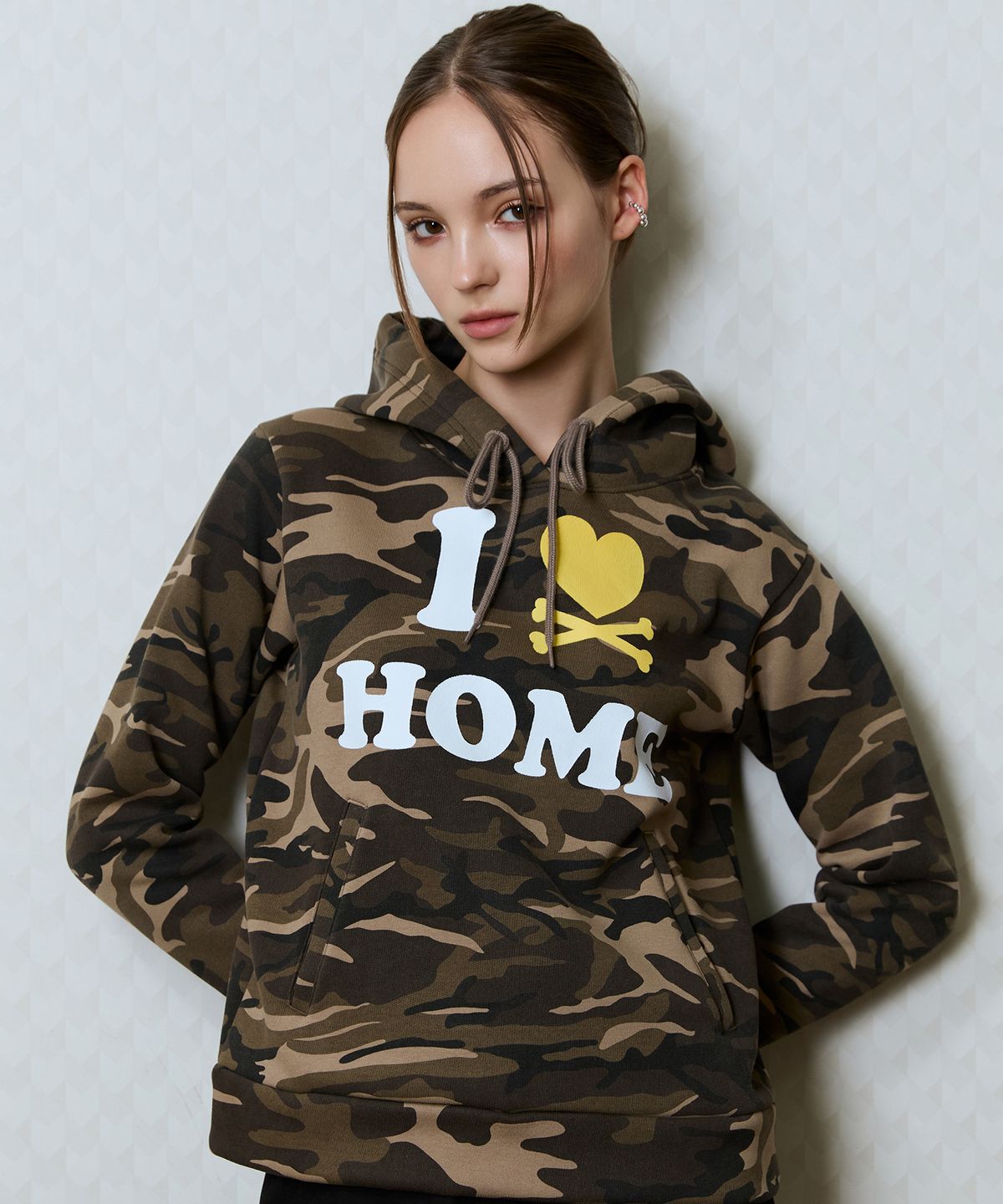 러브이즈트루(LUVISTRUE) GT I LOVE HOME HOOD TEE(CAMO)