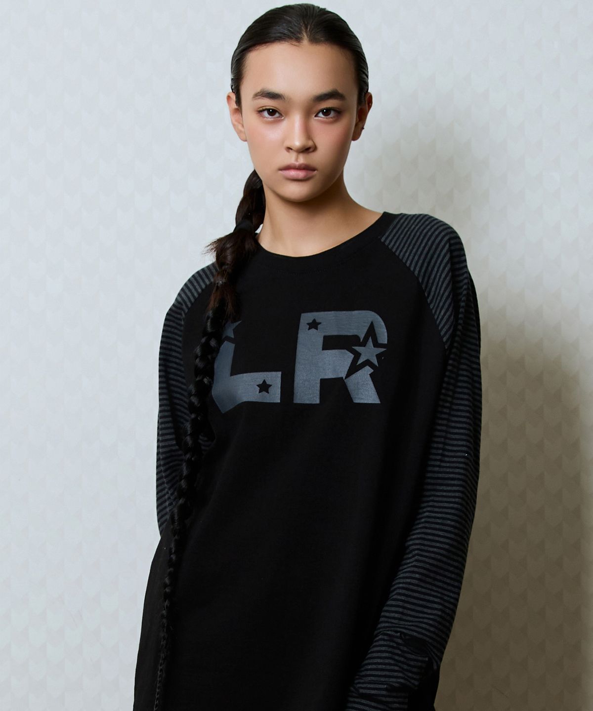 러브이즈트루(LUVISTRUE) GT STAR LR TEE(BLACK)