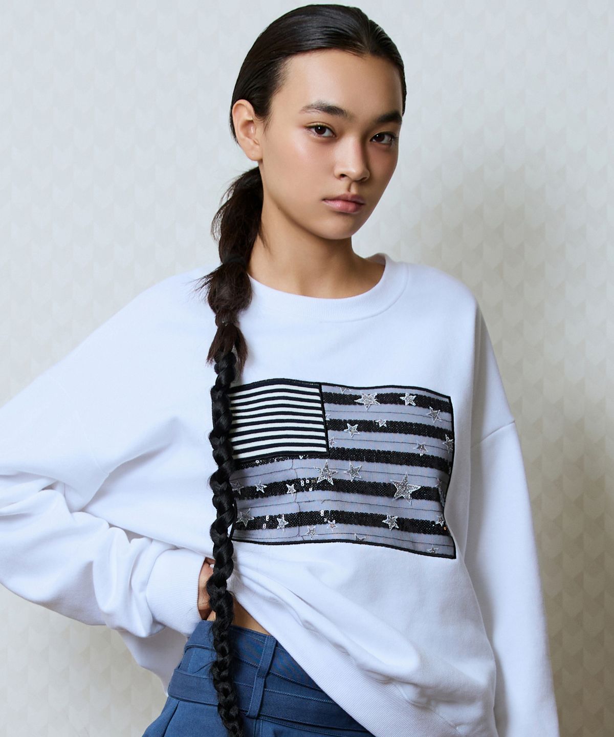 러브이즈트루(LUVISTRUE) GT PATCH SWEATSHIRT(WHITE)