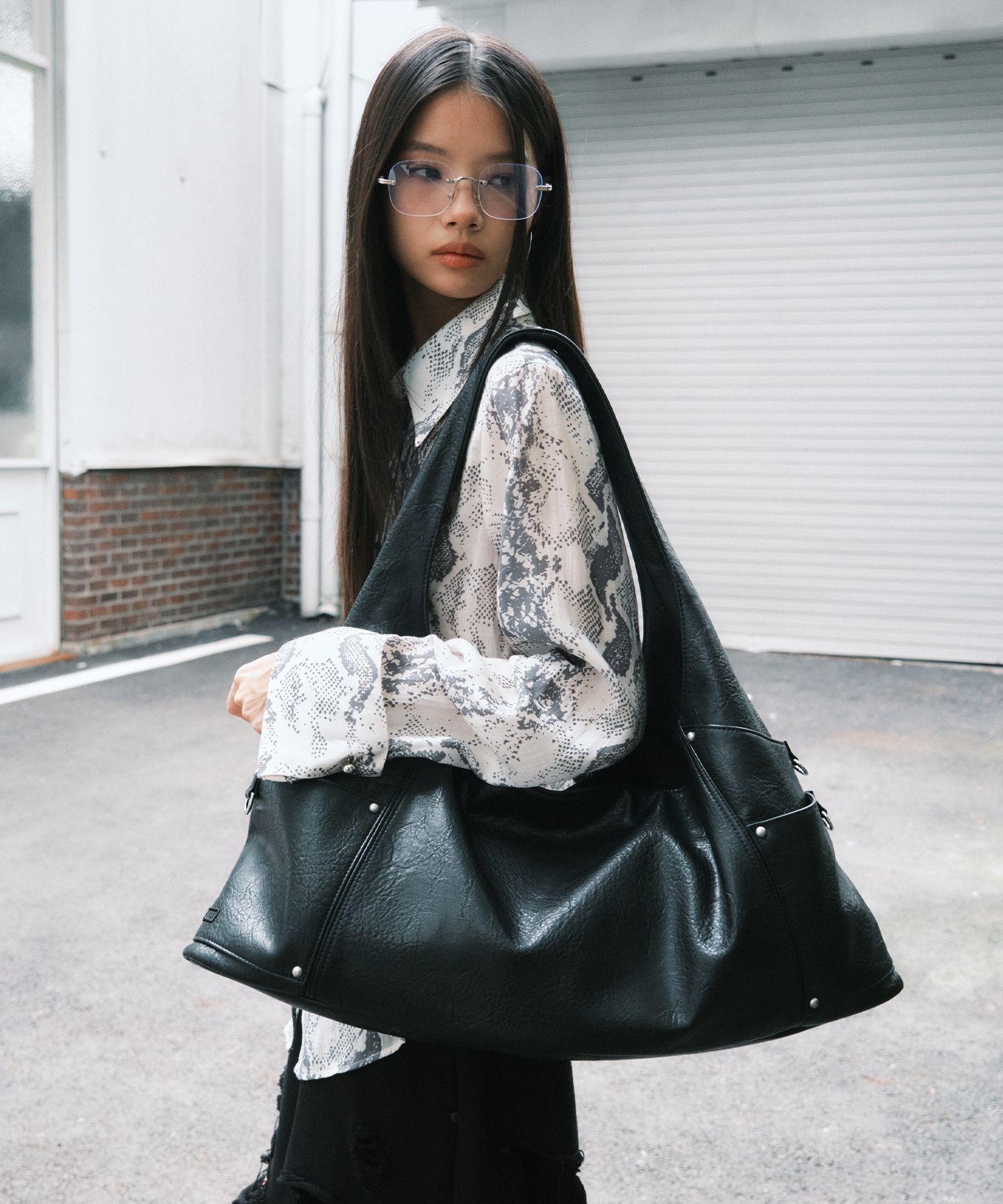 バッグ Musinsa drawfit stud hobo leather bag Musinsa drawfit stud hobo leather bag - メルカリ