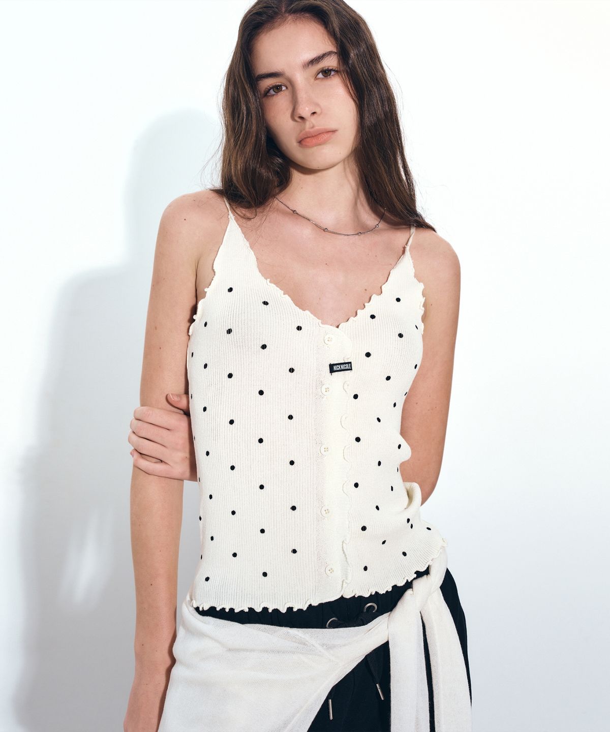 닉앤니콜(NICK&NICOLE) DOT LABEL SLEEVELESS TOP_LIGHT BEIGE