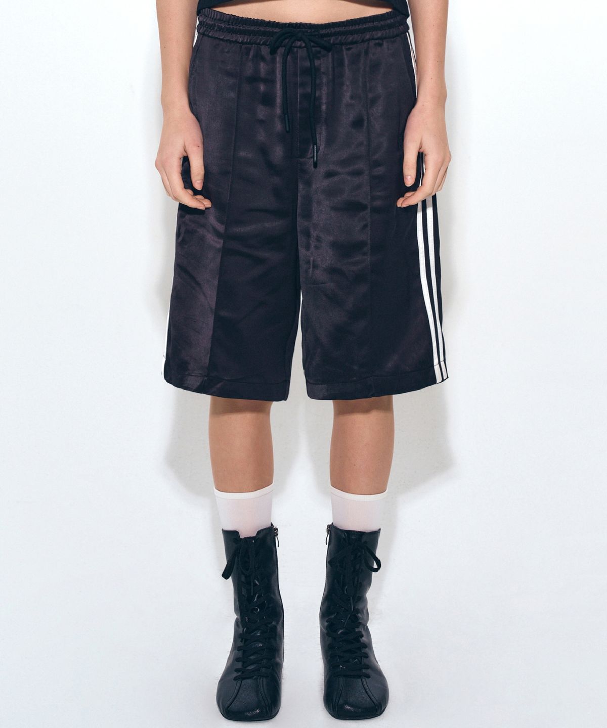 닉앤니콜(NICK&NICOLE) DOUBLE LINE SATIN HALF PANTS_BLACK