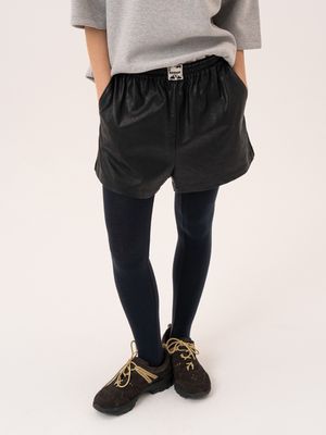 라인 포인트 레더 트랙 쇼츠