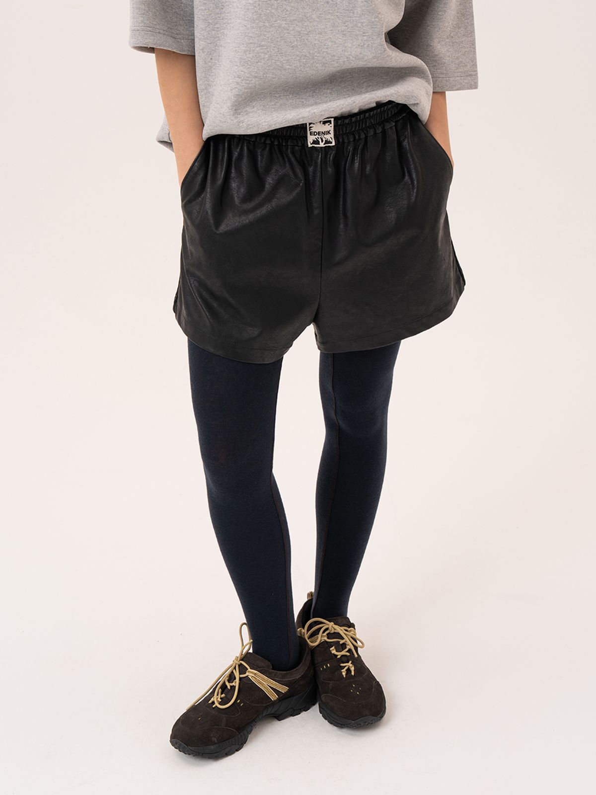 에데닉(EDENIK) 라인 포인트 레더 트랙 쇼츠