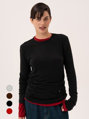 스티치 로고 슬림 긴소매 티셔츠