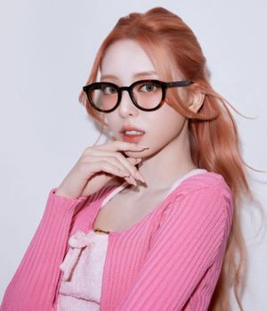 [유나(ITZY) 착용] GETTY_프렌치 판토 스타일 [유나(ITZY) 착용]