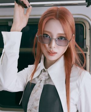 [유나(ITZY) 착용] BUZZ_레트로 폴리곤 티타늄 선글라스