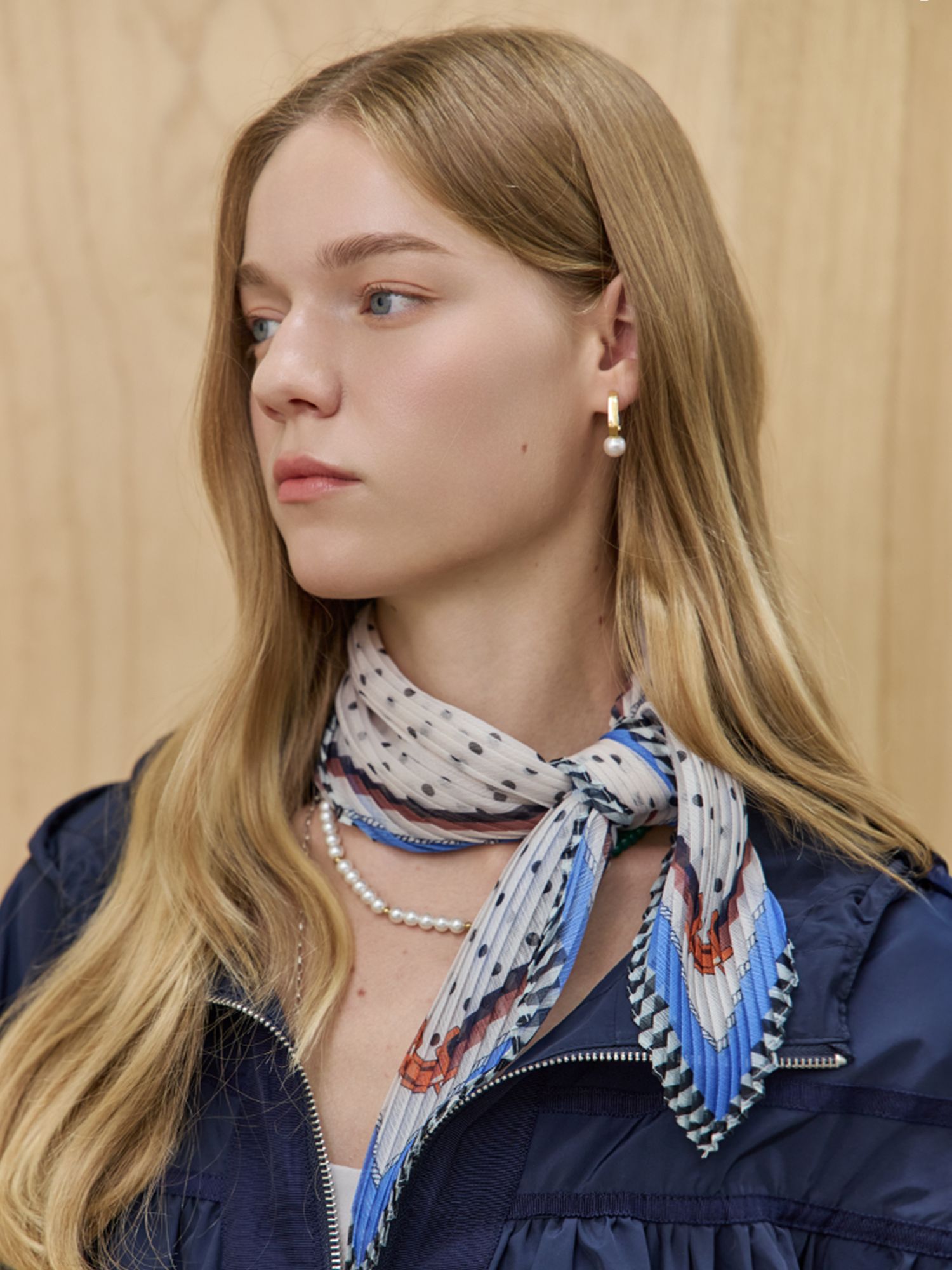 musinsa-maxza-dotted-line-color-block-pleated-petite-scarf