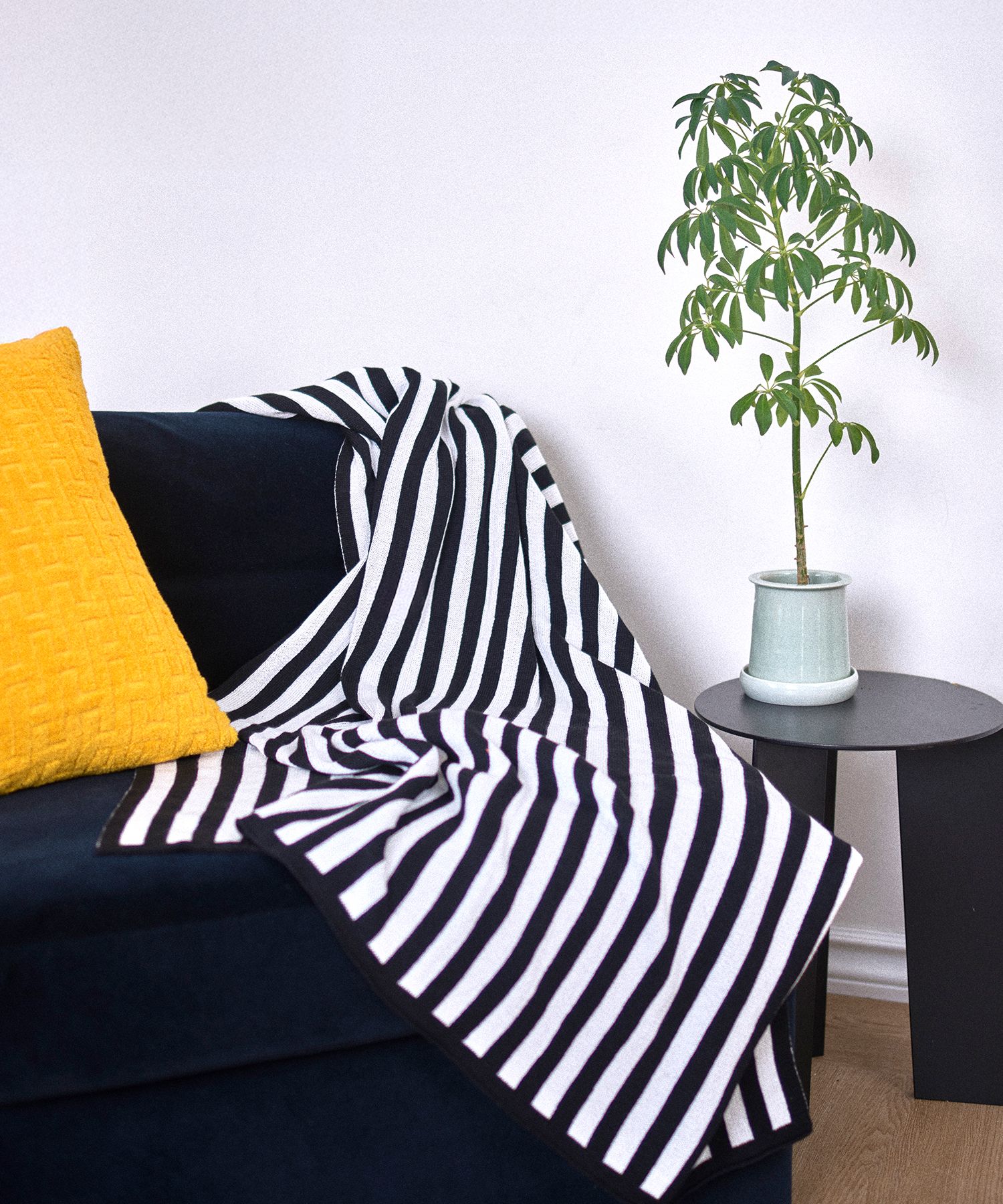 MUSINSA公式 | TETO ストライプブラックオブジェニットブランケット