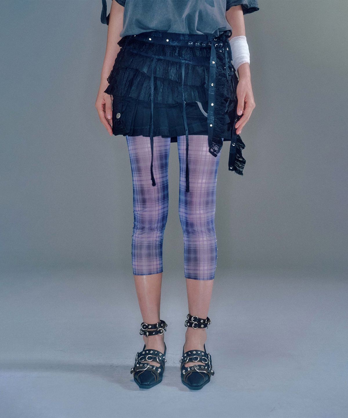 베이컨트 아카이브(VACANT ARCHIVE) KACIA ANKLE-LENGHT LEGGINGS (2COLOR)