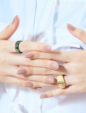 N 크림 베이지 네일