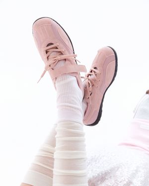 [서지수 착용] soft color edit: 로마리 스웨이드 레이스업 스니커즈 핑크 FLOTFA3W60