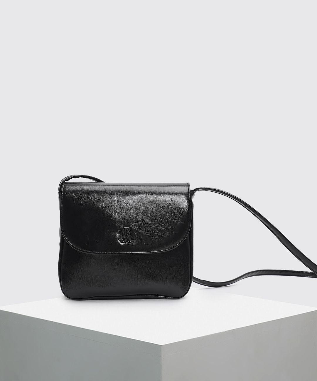Shop Messenger & Crossbody Bags at MUSINSA