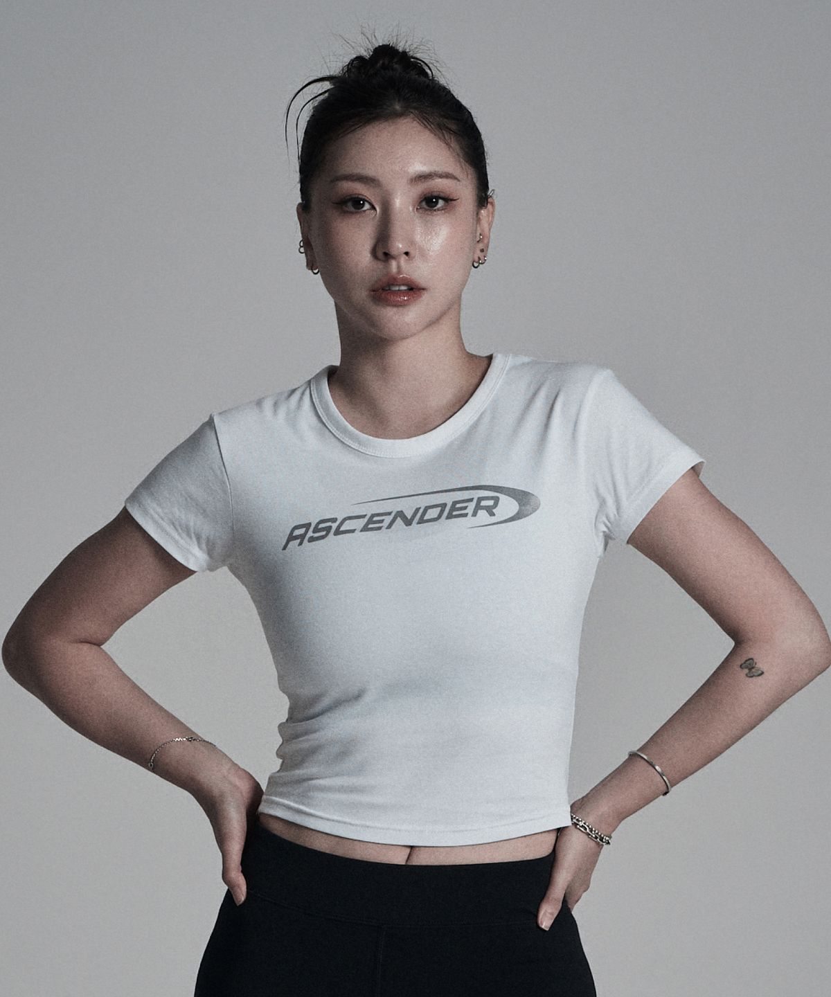 어센더(ASCENDER) (리플렉티브) 어센딩로고 크롭 숏슬리브 [화이트]