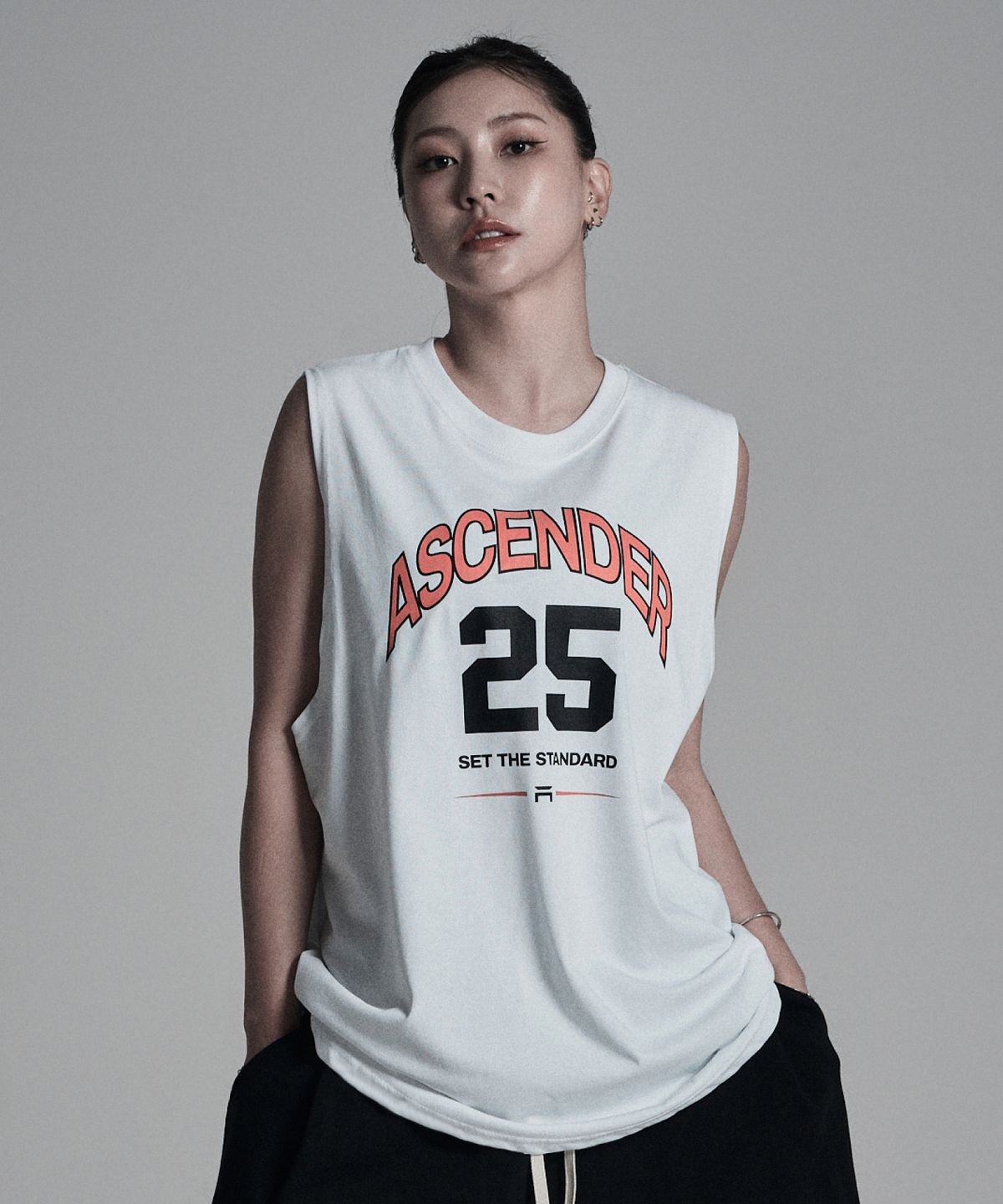 어센더(ASCENDER) 25넘버링 루즈핏 슬리브리스 [화이트]