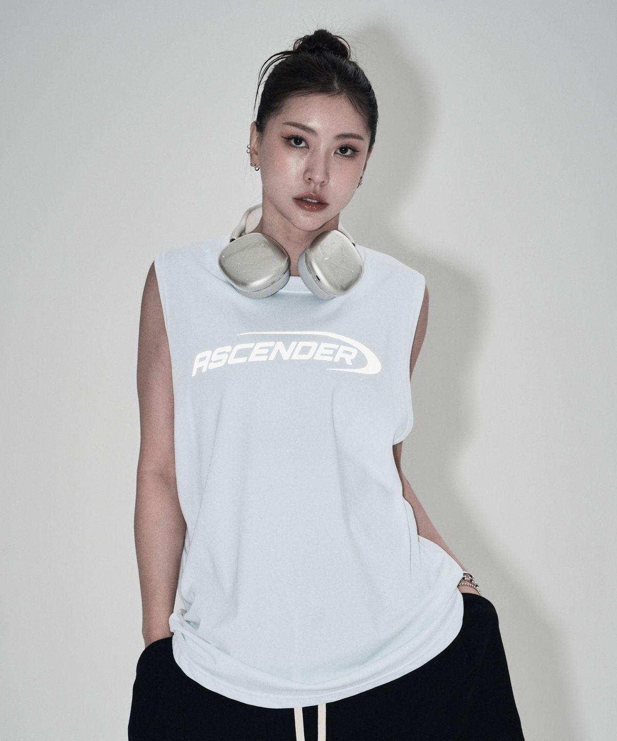 어센더(ASCENDER) (리플렉티브) 어센딩로고 루즈핏 슬리브리스 [화이트]