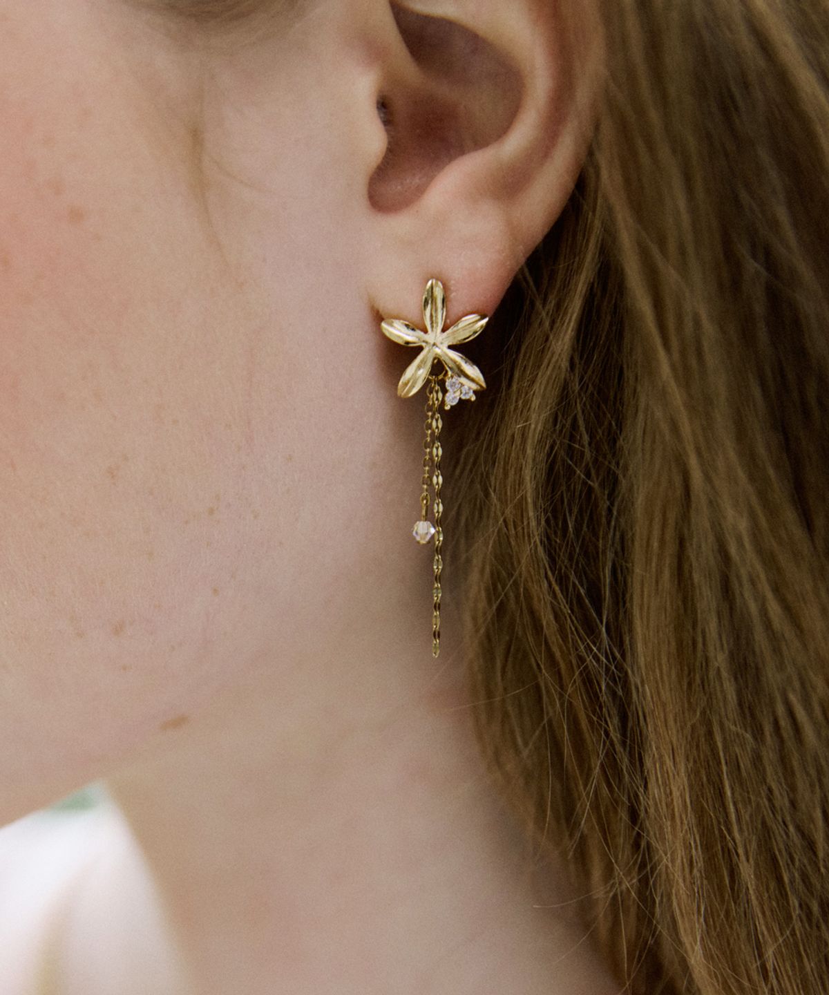 메리모티브(MERRYMOTIVE) Gold flower drop chain earring