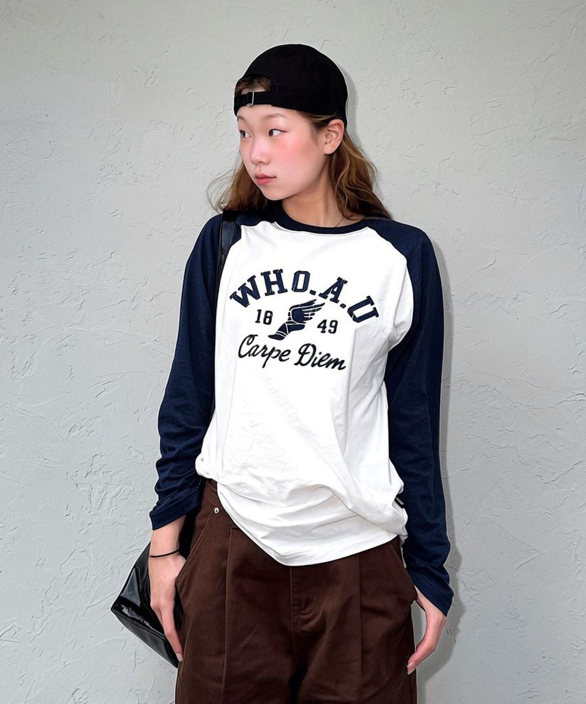 후아유(WHO.A.U) Campus Raglan Long Sleeve T-shirt / WHLAG3823U