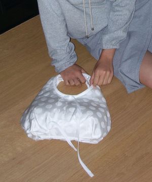 베이비 필로우 토트백 [실크 도트 화이트]