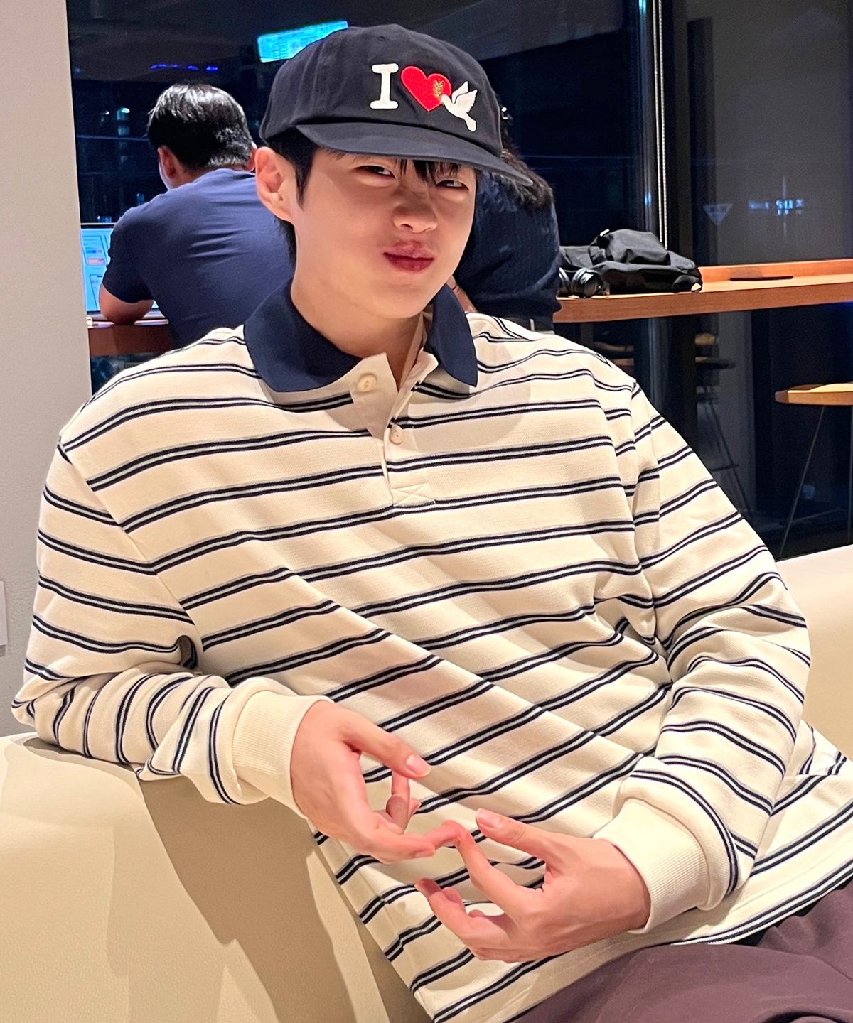 마인드브릿지(MINDBRIDGE) 카라 배색 오버핏 스트라이프 티셔츠