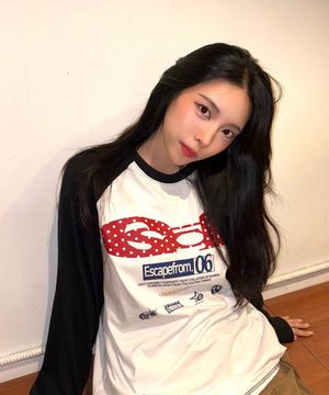 레드 도트 ESCF 로고 콜라주 프린트 롱슬리브 [3color]