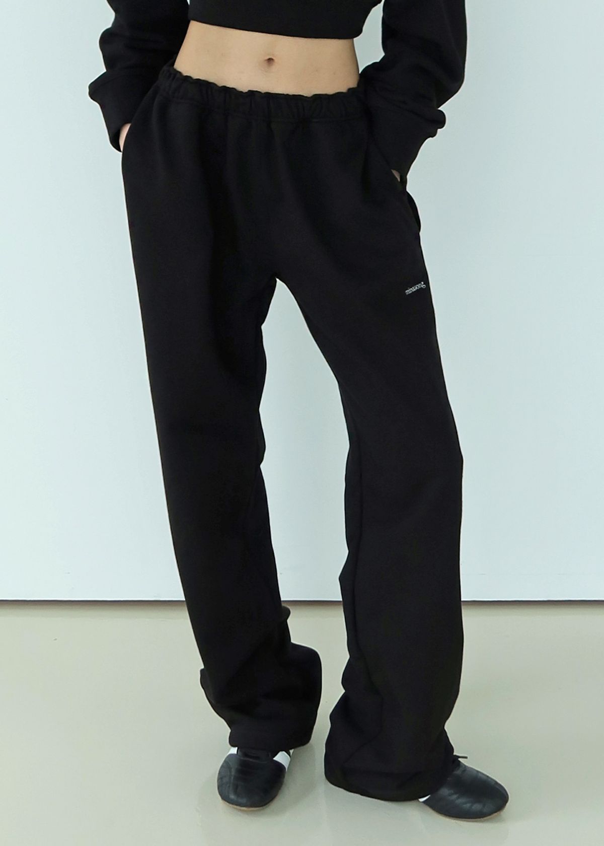 민아송(MINA SONG) BASIC SWEAT PANTS - BLACK