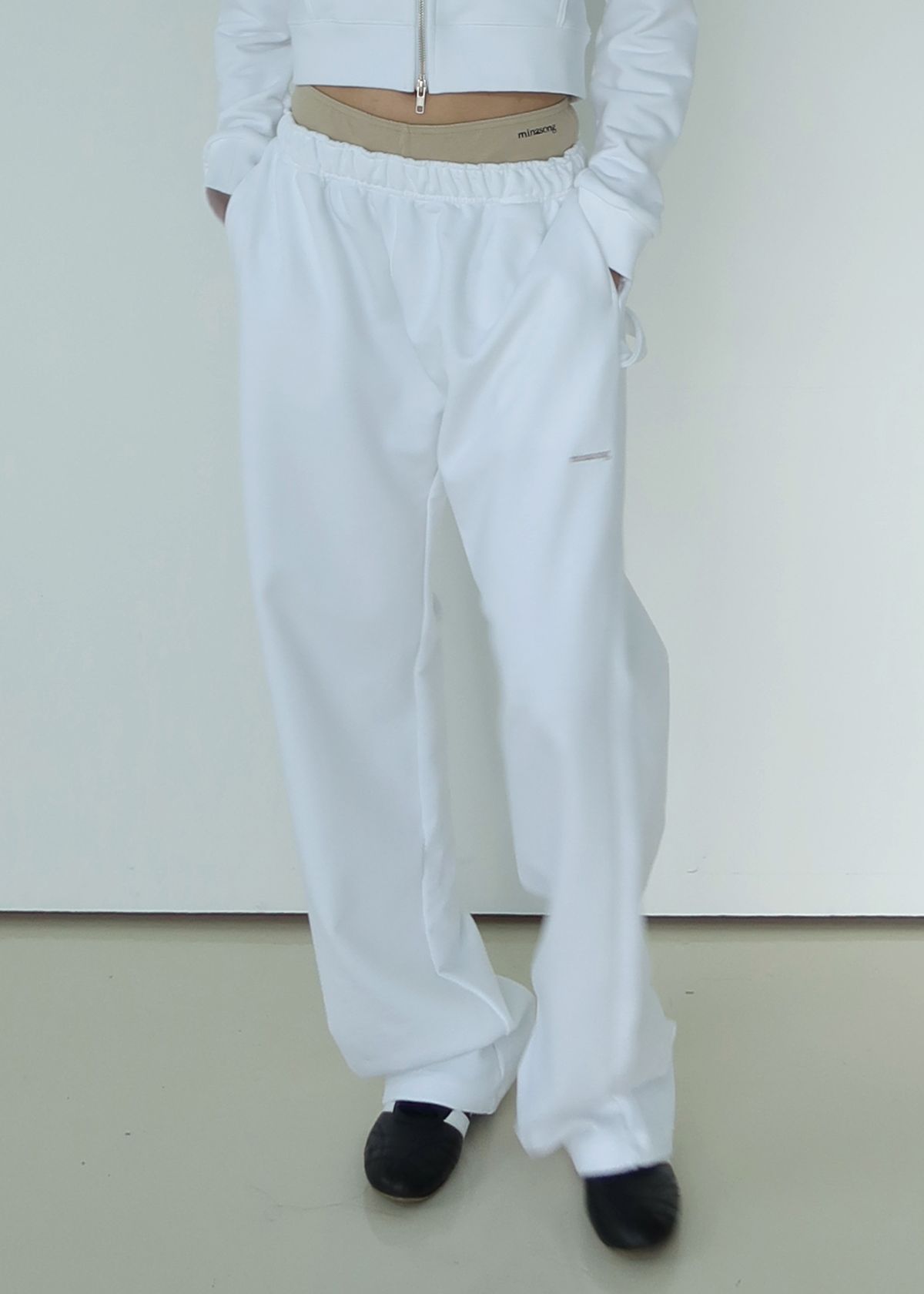 민아송(MINA SONG) BASIC SWEAT PANTS - WHITE